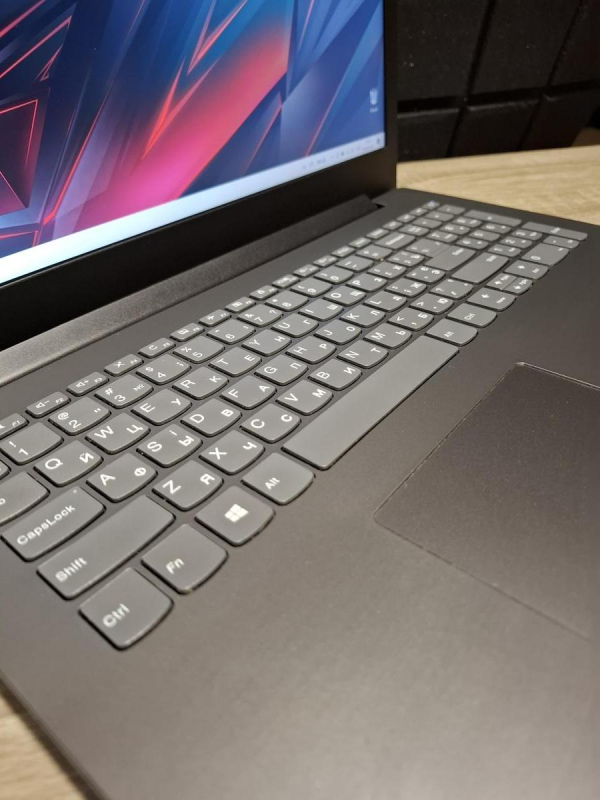 Ноутбук Lenovo IdeaPad 320-15IKB I3-7130U/8GB/120SSD+1TB HDD/Nvidia 940MX 2GB Б/В
