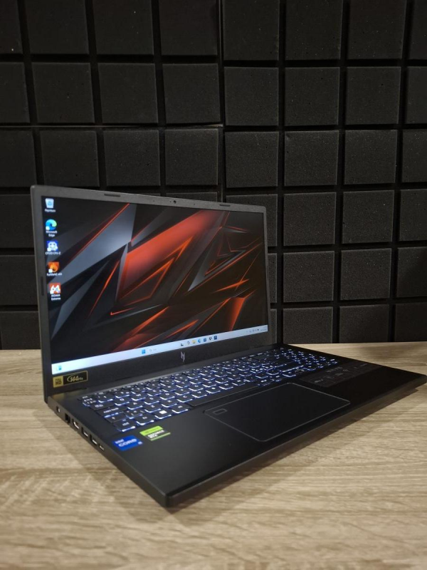 Ноутбук Acer Nitro V15 144Hz i5-13420H/16GB/512SSD/RTX2050-4GB Б/В
