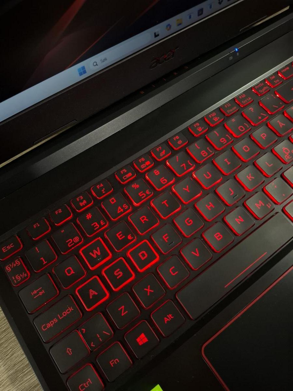 Ноутбук Acer Nitro 5 AN515-55-58M3 144Hz i5-10300H/16GB/512SSD/GTX1650TI-4GB Б/В