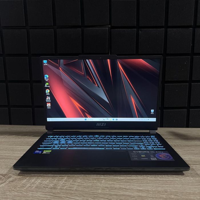 Ноутбук MSI Cyborg 15 144Hz i7-12650H/16GB/1TbSSD/RTX4060-8GB Б/В