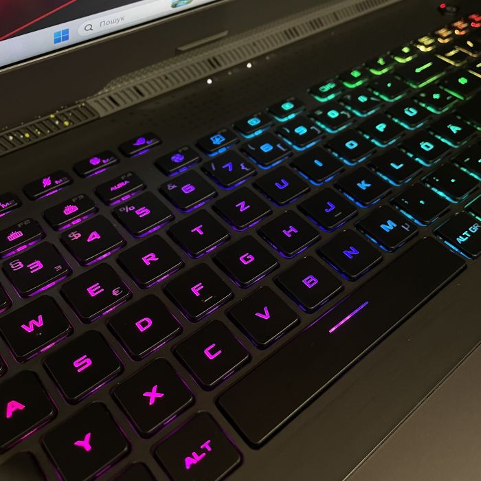 Ноутбук Asus ROG Strix G713PV 17,3" 2K 240Hz Ryzen 9 7940HX/16GB/1TBSSD/RTX4060-8GB Б/В