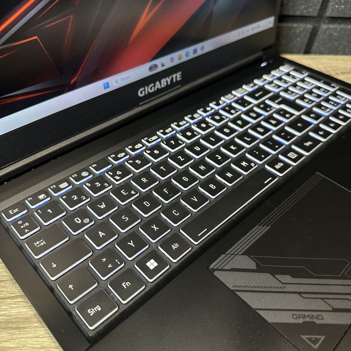 Ноутбук Gigabyte G5 144Hz i5-13500H/16GB/512SSD/RTX4060-8GB Б/В