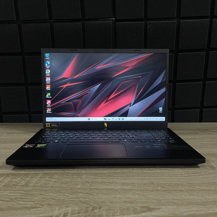 Ноутбук Acer Nitro V15 165Hz Ryzen 57535HS/16GB/512SSD/RTX4060-8GB Б/В