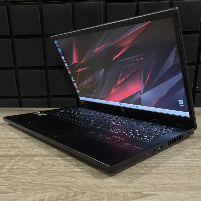Ноутбук Acer Nitro V15 165Hz Ryzen 57535HS/16GB/512SSD/RTX4060-8GB Б/В