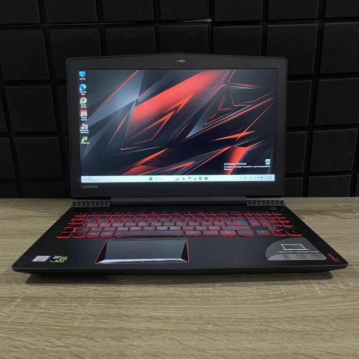 Ноутбук Lenovo Y520-15IKBN i5-7300HQ/16GB/256SSD/GTX1050-2GB Б/В