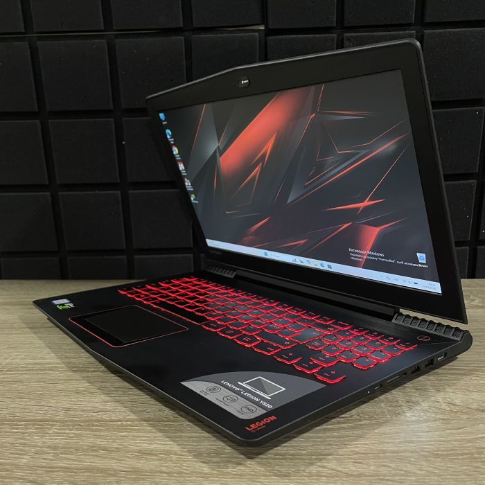 Ноутбук Lenovo Y520-15IKBN i5-7300HQ/16GB/256SSD/GTX1050-2GB Б/В