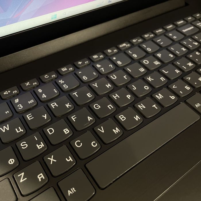 Ноутбук Lenovo IdeaPad 330-15IKB I3-7020U/8GB/256SSD/MX150-2GB Б/В