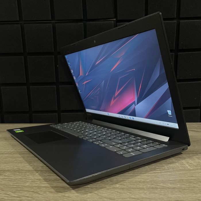 Ноутбук Lenovo IdeaPad 330-15IKB I3-7020U/8GB/256SSD/MX150-2GB Б/В
