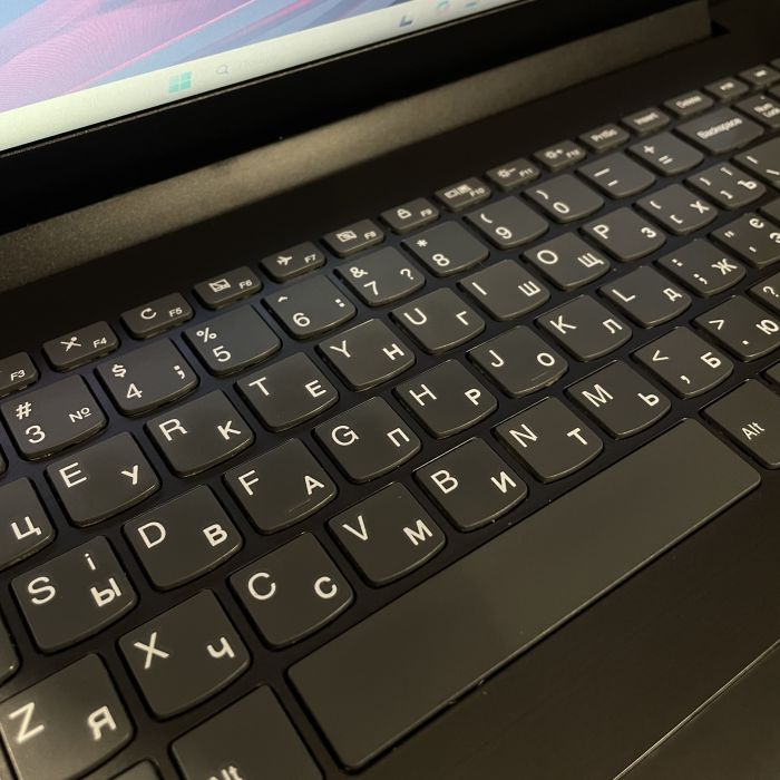 Ноутбук Lenovo IdeaPad 330-15 I3-7020U/8GB/256SSD/MX150-2GB Б/В