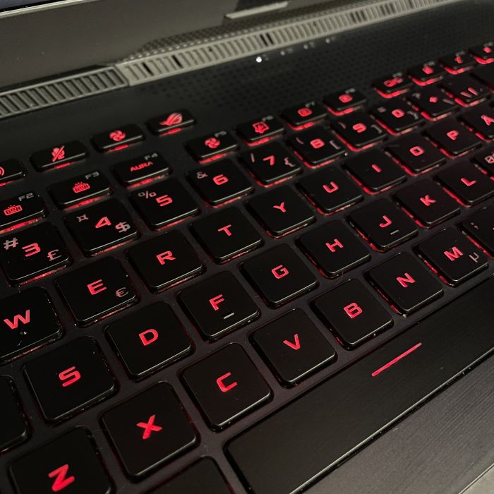 Ноутбук Asus ROG Strix G17 300Hz Ryzen 9 5900HX/32GB/1TBSSD/RTX3070-8GB Б/В