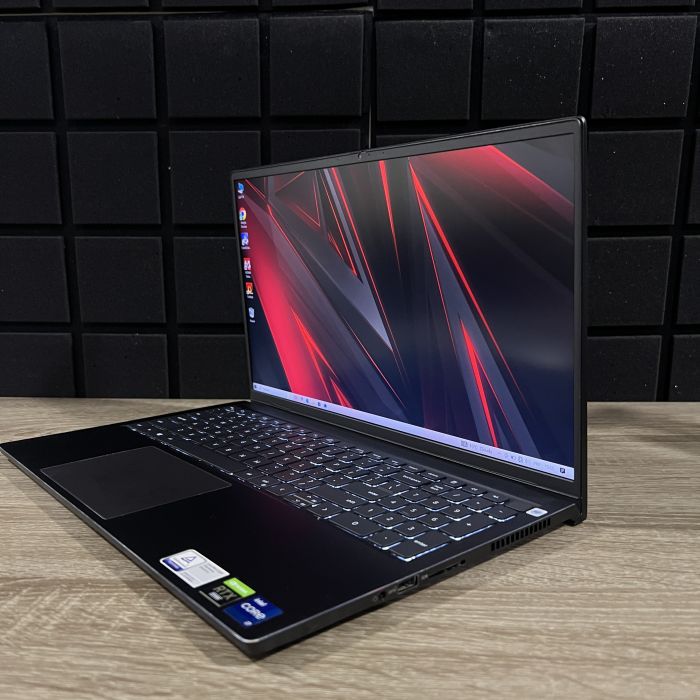 Ноутбук Dell Vostro i7-11800H/16GB/512SSD/RTX3050-4GB Б/В