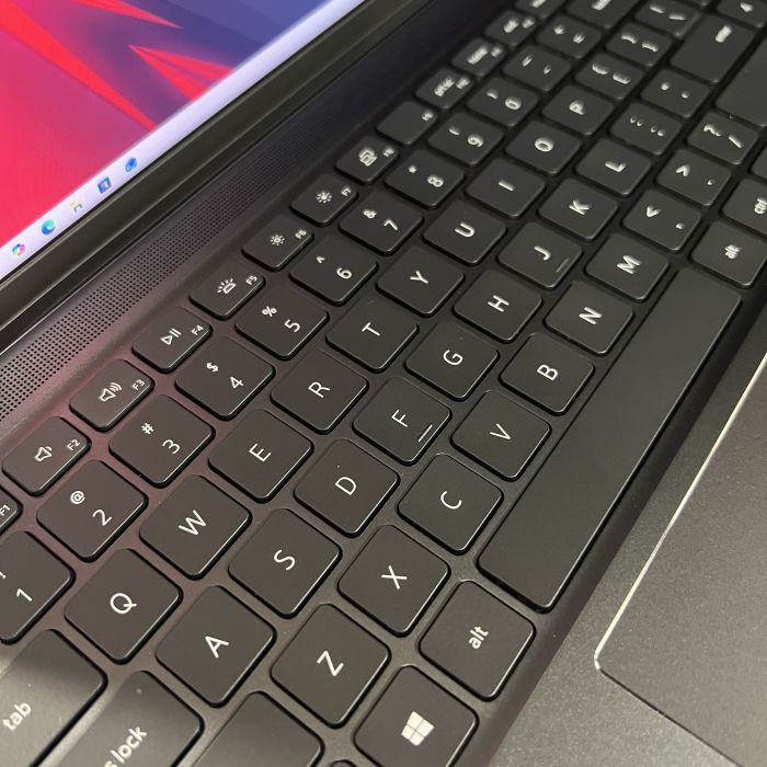 Ноутбук Dell Vostro i7-11800H/16GB/512SSD/RTX3050-4GB Б/В
