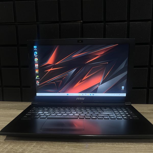 Ноутбук MSI GL62M 7RD i5-7300HQ/8GB/480SSD/1050-2GB Б/В