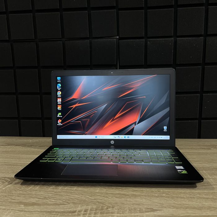 Ноутбук HP PAVILION 15 i5-7300HQ/16GB/128SSD+1TbHDD/GTX1050-2GB Б/В