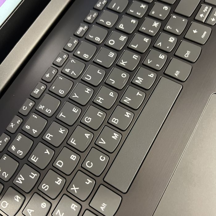 Ноутбук Lenovo 330-15IKB i5-8250U/8Gb/128SSD+1Tb HDD/MX150-2Gb Б/В