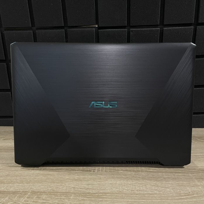 Ноутбук Asus VivoBook R570ZD Ryzen 5 2500U/12GB/512SSD/GTX1050-2GB Б/В