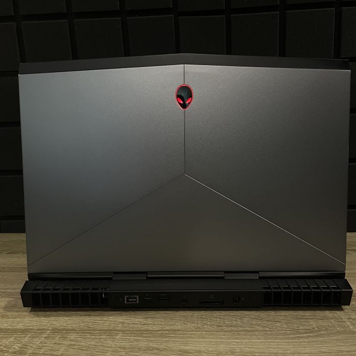 Ноутбук DELL Alienware 15 R3 I7-6700HQ/16GB/256SSD/GTX1060-6GB Б/В