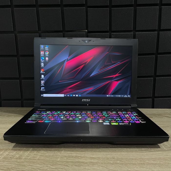 Ноутбук MSI GT63 Titan 8RF 120HZ I7-8750H/16GB/256SSD/GTX1070-8GB Б/В