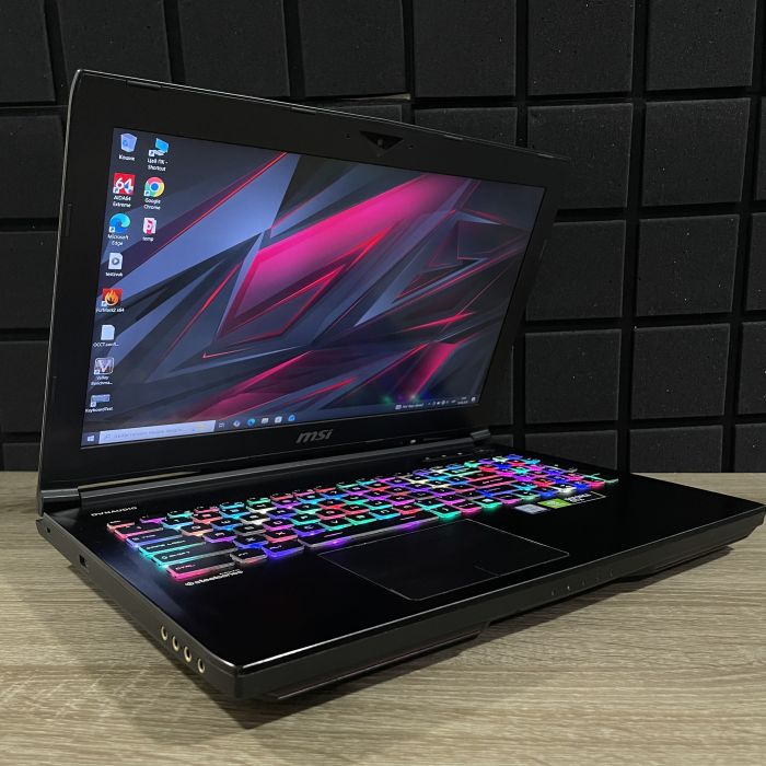 Ноутбук MSI GT63 Titan 8RF 120HZ I7-8750H/16GB/256SSD/GTX1070-8GB Б/В