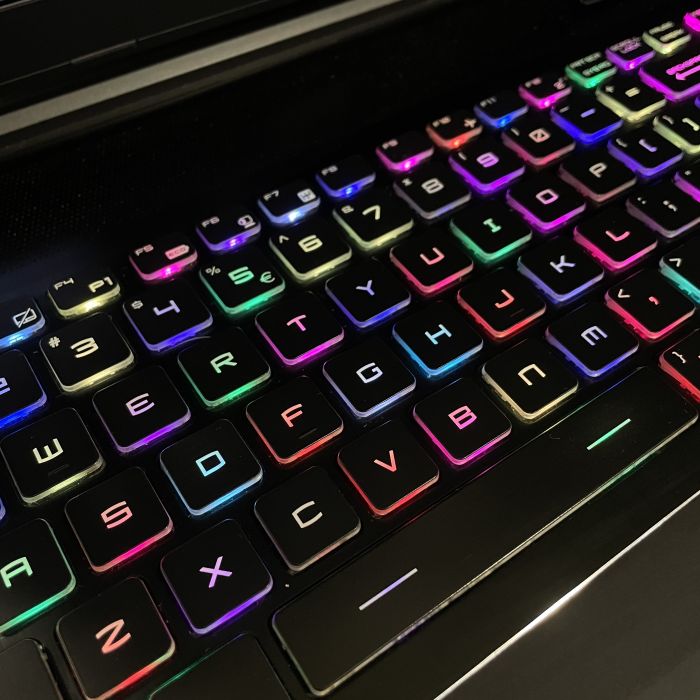 Ноутбук MSI GT63 Titan 8RF 120HZ I7-8750H/16GB/256SSD/GTX1070-8GB Б/В