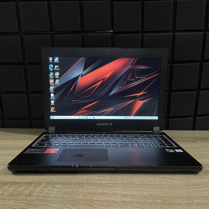 Ноутбук GIGABYTE P35 i7-6700HQ/16GB/256SSD+1TBHDD/GTX1070-8GB Б/В