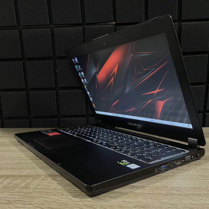 Ноутбук GIGABYTE P35 i7-6700HQ/16GB/256SSD+1TBHDD/GTX1070-8GB Б/В