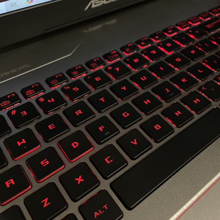 Ноутбук Asus Rog GL502VSK 120Hz I7-7700HQ/16GB/256SSD/GTX1070-8GB Б/В