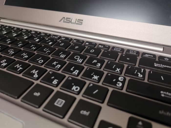 Ультрабук ASUS ZenBook UX303U i5-6200U 8Gb 256Gb SSD Nvidia 940M Б/В