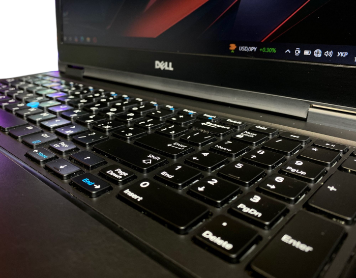 Ноутбук Dell 5550 i5-5200U 16GB 256SSD Intel HD Б/В