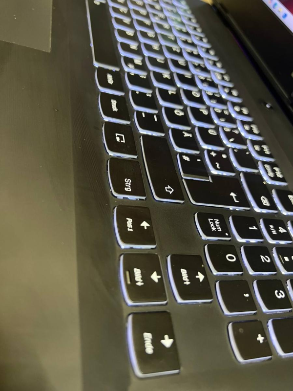 Ноутбук Lenovo LEGION 17.3 i5-9300H/16Gb/256SSD+1Tb HDD/GTX1650 Б/В