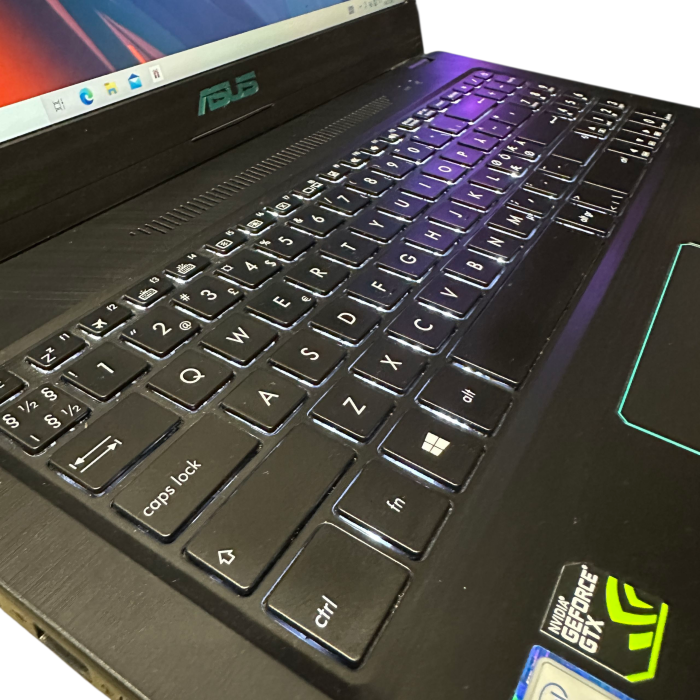 Ноутбук ASUS X570U i5-8250U/8Gb/256SSD/GTX1050-2Gb Б/В