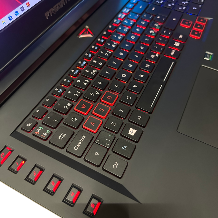 Ноутбук Acer Predator 17 - 75Hz i7-7700HQ/16GB/512SSD/GTX1060-6Gb Б/В