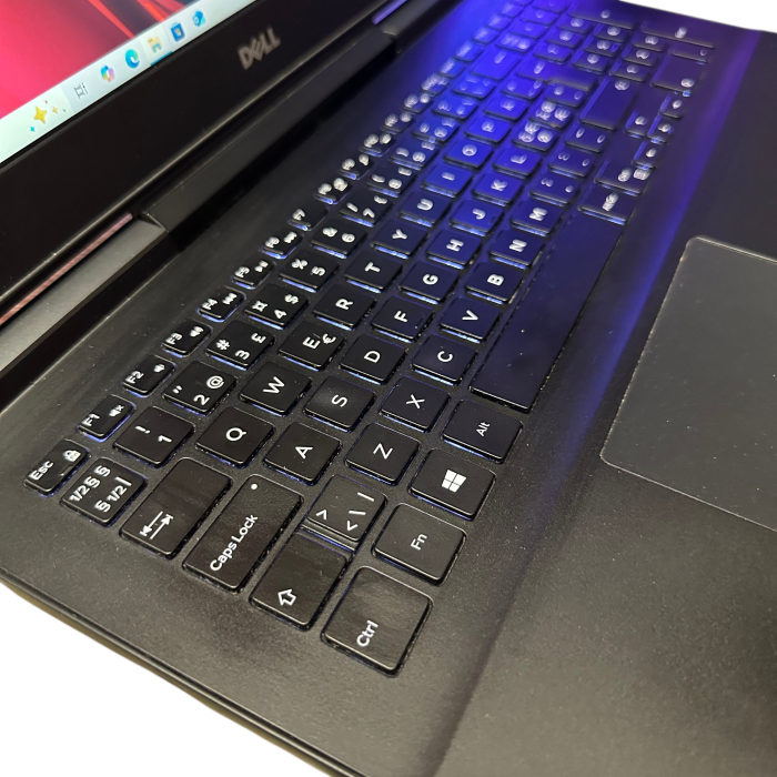 Ноутбук Dell Inspiron i5-7300HQ/8Gb/256Gb SSD/GTX1050-4Gb Б/В