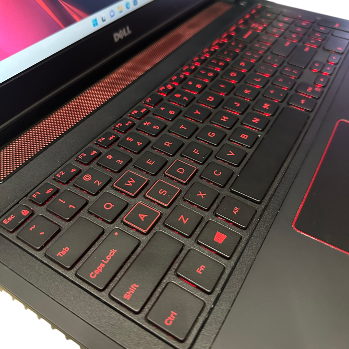 Ноутбук DELL Inspiron i5-7300HQ/8Gb/256SSD/GTX1050-4Gb (уцінка)