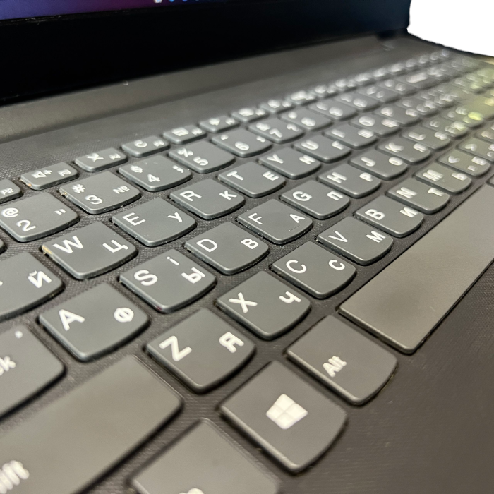Ноутбук Lenovo V15-ADA Ryzen 3 3250U/8GB/256SSD/AMD Radeon Б/В