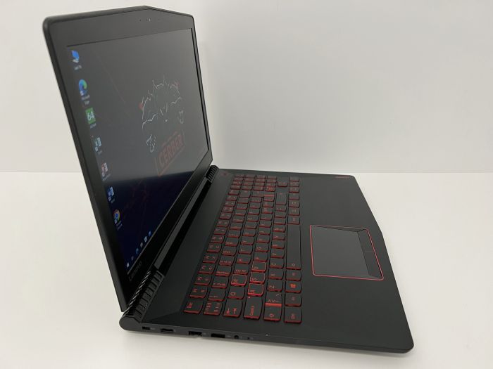 Lenovo Y520-15IKBN i5-7300HQ 8Gb 240Gb SSD 1Tb HDD GTX1050-2Gb