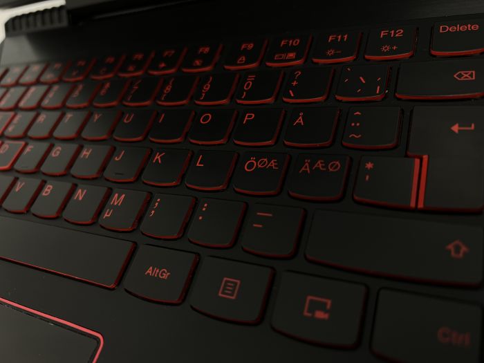 Lenovo Y520-15IKBN i5-7300HQ 8Gb 240Gb SSD 1Tb HDD GTX1050-2Gb