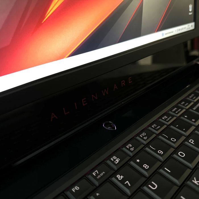 Ноутбук Dell Alienware 17.3" i7-7700HQ 16Gb 128SSD+1Tb Nvidia GTX1070 Б/В