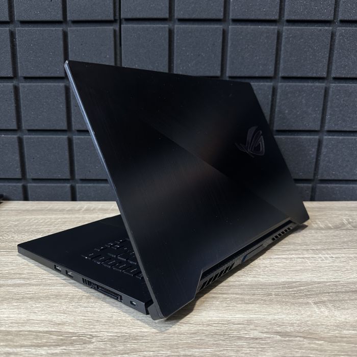 Ноутбук ASUS ROG Zephyrus 120Hz Ryzen 7 3750H/16Gb/512SSD/GTX1660Ti-6Gb Б/В