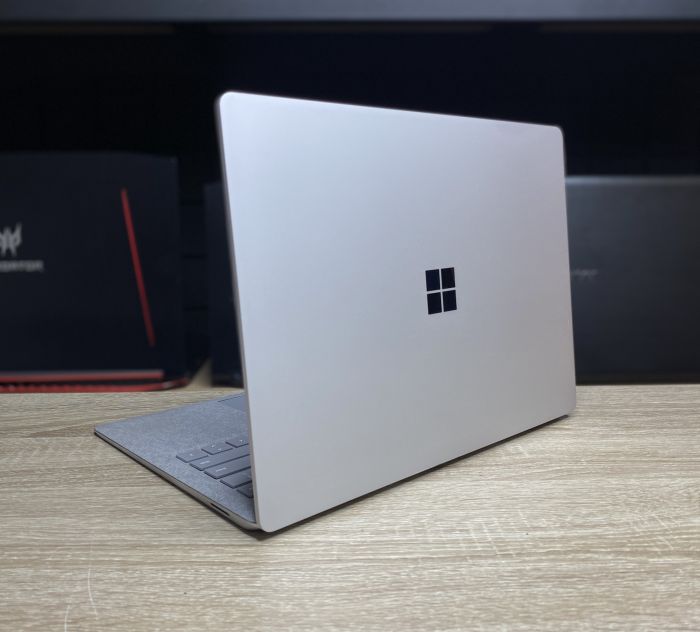 Ноутбук сенсорний Microsoft Surface 2 I5-8350U 8Gb 256Gb Graphics 620 Б/В