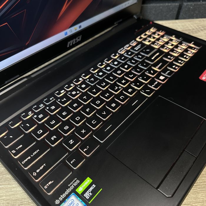 Ноутбук MSI GL95DK i7-9750H/32Gb/512SSD/GTX1660Ti-6GB Б/В