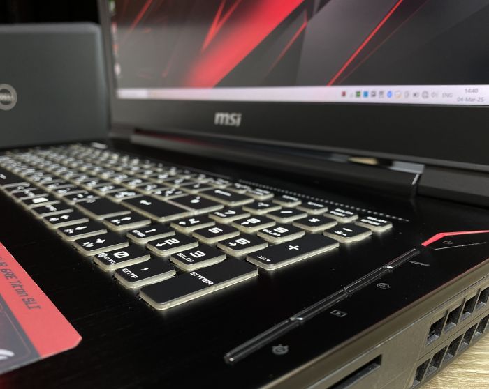 Ноутбук MSI TITAN I7-6820HK 32GB 700HDD 512SSD GTX1070 Б/В