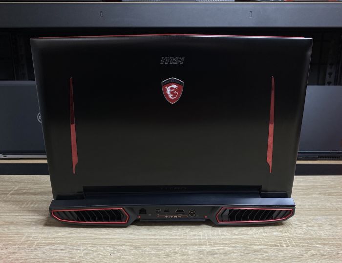 Ноутбук MSI TITAN I7-6820HK 32GB 700HDD 512SSD GTX1070 Б/В