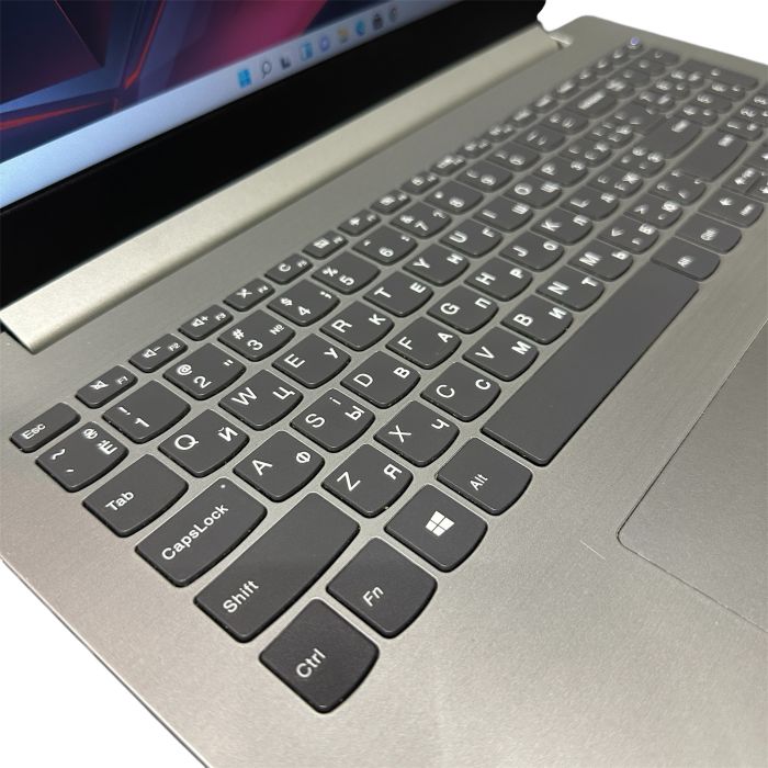 Ноутбук Lenovo ideapad 330 i3-7020U/12GB/250SSD/MX150-2GB Б/В