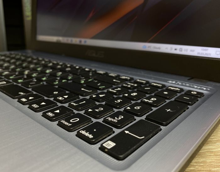 Ноутбук ASUS VivoBOOK I3-6006U 8Gb 256SSD MX110 Б/В