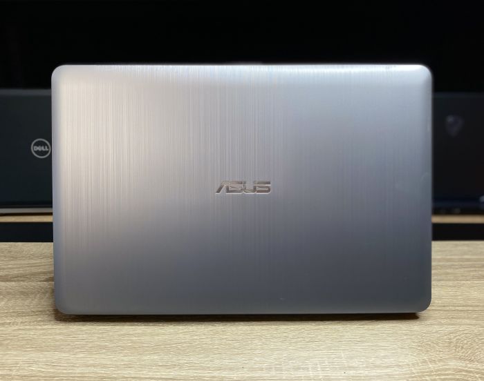 Ноутбук ASUS VivoBOOK I3-6006U 8Gb 256SSD MX110 Б/В