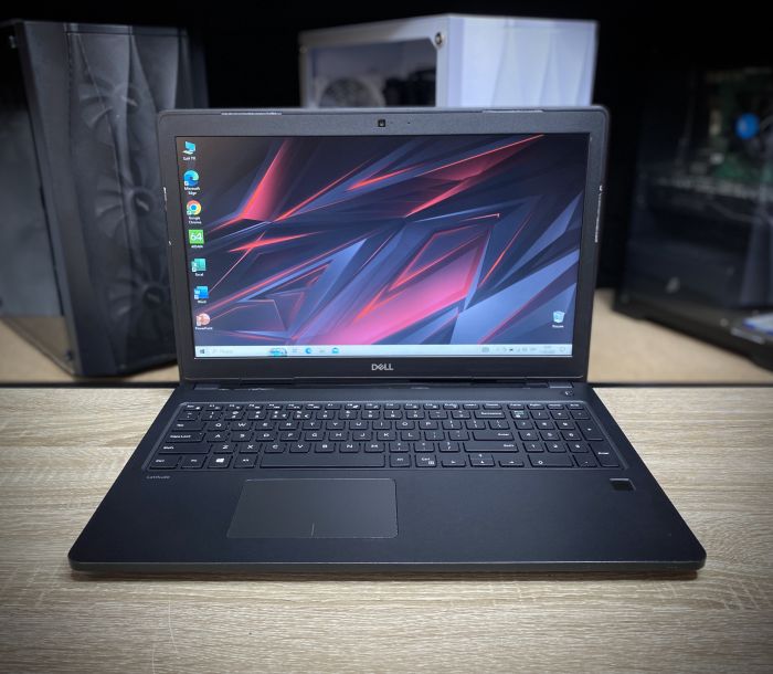 Ноутбук Dell Latitude 3580 i3-6006U 8Gb SSD 120 GB HD Б/В
