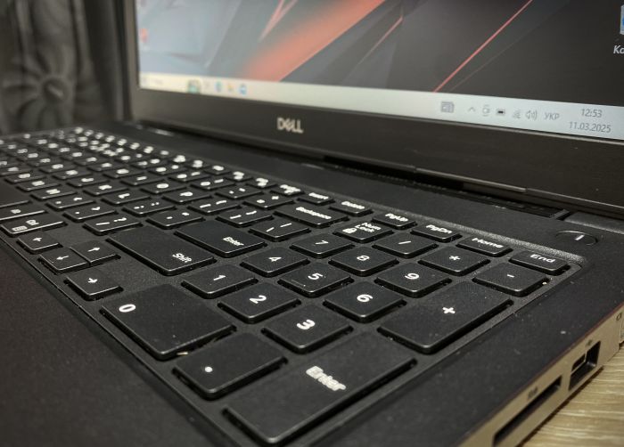 Ноутбук Dell Latitude 3580 i3-6006U 8Gb SSD 120 GB HD Б/В