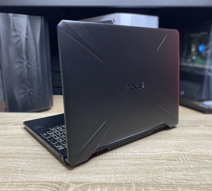 Ноутбук Asus Tuf Gaming Ryzen 7 3750H 16Gb 256SSD 500HDD GTX1650 Б/В