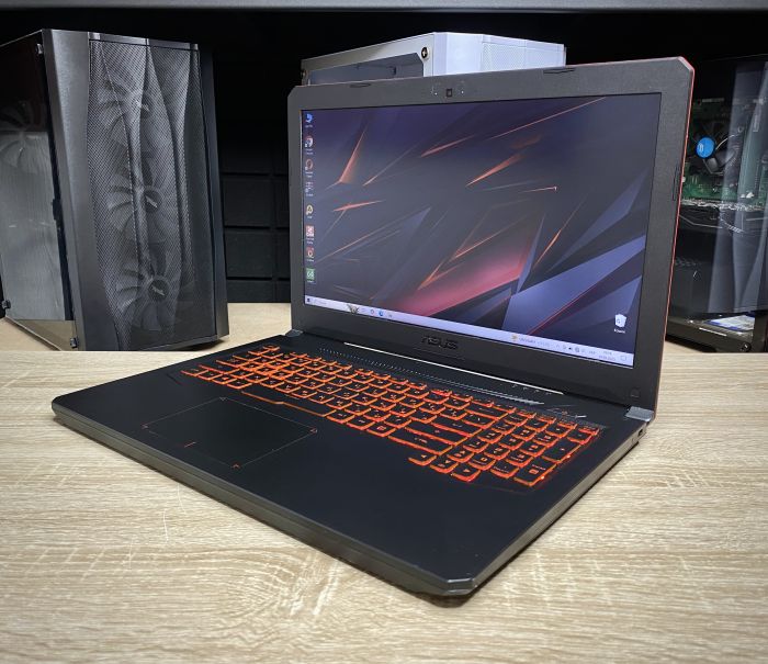 Ноутбук ASUS TUF  i5-8300H 16Gb 256SSD GTX1050 Б/В
